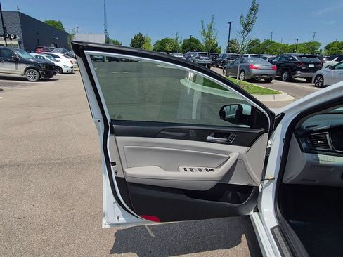 Used 2018 Hyundai Sonata Limited w/ Limited Ultimate Package 03 FWD image 14