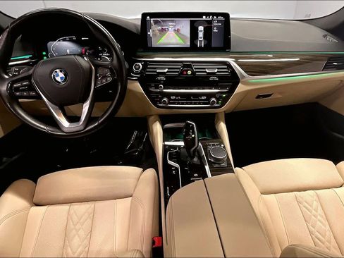 Used 2021 BMW 530e w/ Convenience Package image 16
