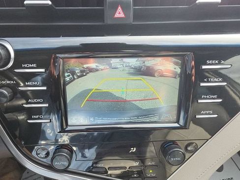 Used 2018 Toyota Camry XLE FWD image 29