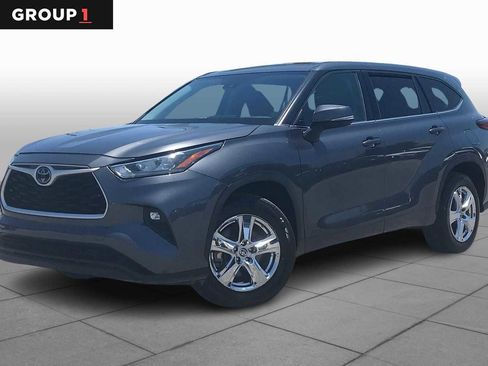 Used 2020 Toyota Highlander LE FWD image 1