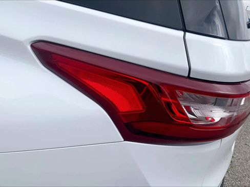 Used 2021 Chevrolet Traverse LT image 29