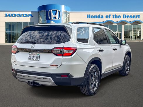 Used 2024 Honda Pilot TrailSport image 7