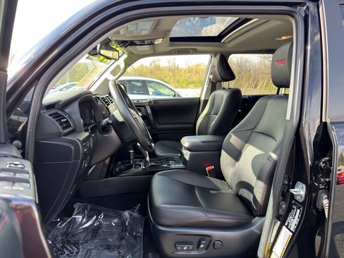 Used 2024 Toyota 4Runner TRD Off-Road Premium image 10