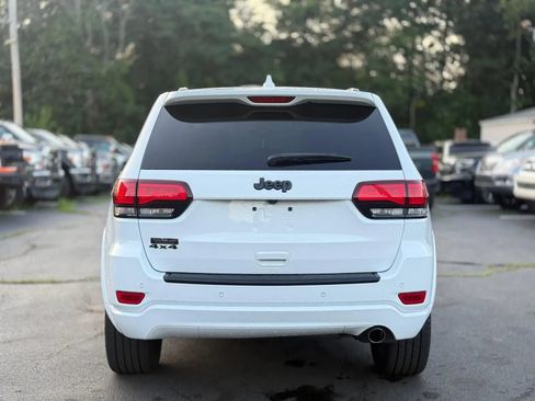 Used 2017 Jeep Grand Cherokee Altitude AWD/4WD image 3