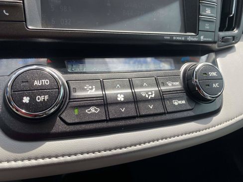 Used 2018 Toyota RAV4 XLE FWD image 26