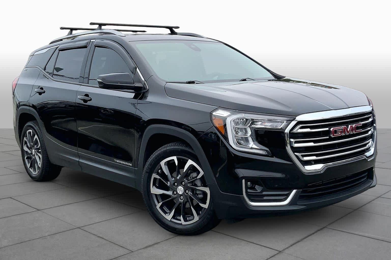 Used 2022 GMC Terrain SLT w/ Infotainment Package II FWD image 3