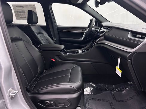 New 2025 Jeep Grand Cherokee L Limited image 19