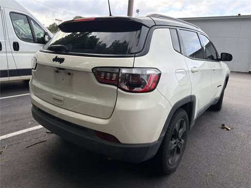 Used 2021 Jeep Compass Latitude FWD image 4