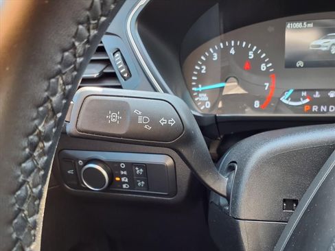 Certified 2022 Ford Escape SE w/ SE Sport Appearance Package image 17