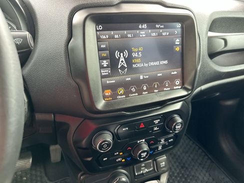 Used 2022 Jeep Renegade Altitude image 16