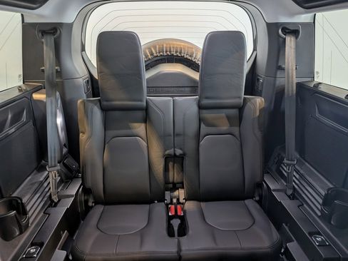 New 2025 Land Rover Defender 110 S image 30