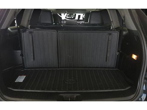 Used 2017 Toyota Highlander XLE AWD/4WD image 30
