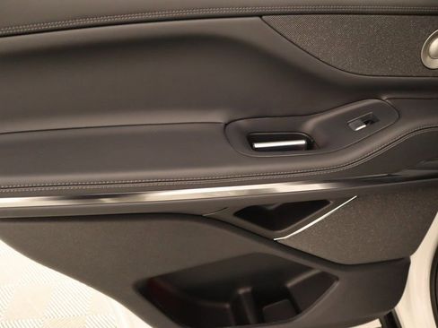 New 2025 Lincoln Navigator Reserve AWD/4WD image 18
