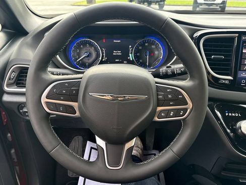 Used 2025 Chrysler Pacifica Select FWD image 23