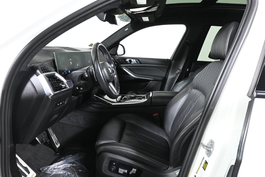 Certified 2024 BMW X7 M60i w/ Executive Package AWD/4WD image 3