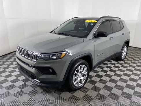 Used 2023 Jeep Compass Latitude AWD/4WD image 11