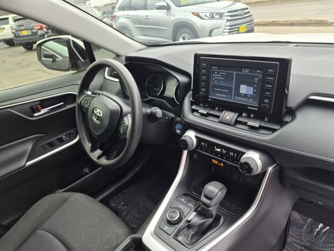 Used 2020 Toyota RAV4 XLE w/ Convenience Package image 18