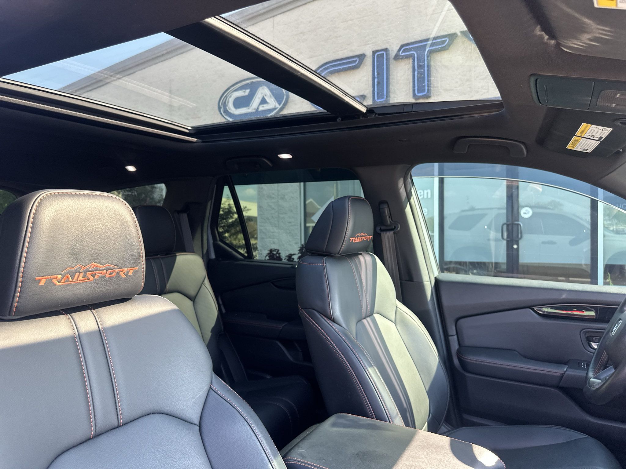 Used 2025 Honda Pilot TrailSport image 12