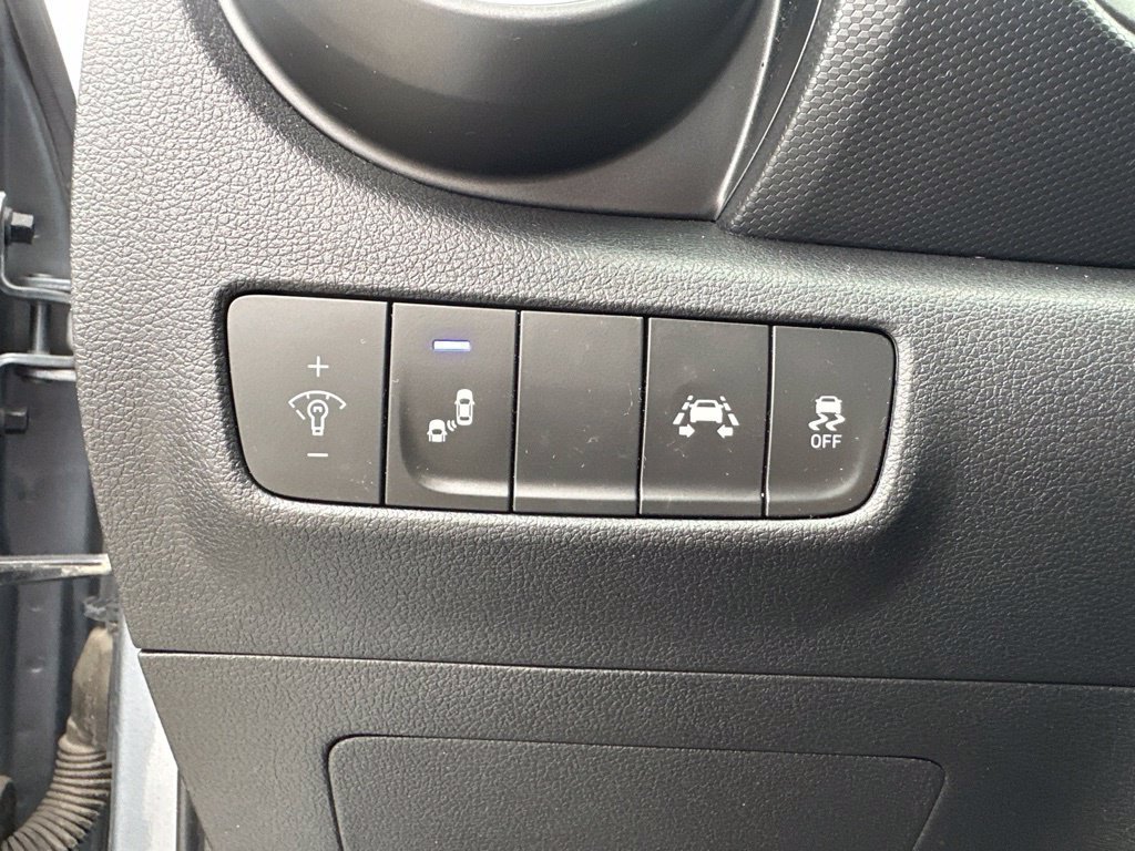 Used 2020 Hyundai Kona SEL Plus AWD/4WD image 25