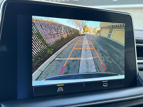 Used 2023 Chevrolet Suburban Premier image 21