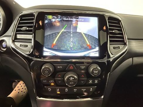 Used 2020 Jeep Grand Cherokee Altitude AWD/4WD image 24