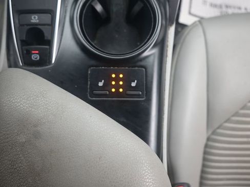 Used 2020 Toyota Camry SE w/ Cold Weather Package image 14