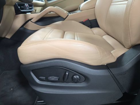 Certified 2024 Porsche Cayenne Coupe AWD/4WD image 23