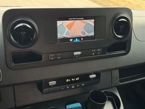 Used 2021 Mercedes-Benz Sprinter 2500 image 15