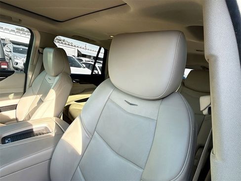 Used 2018 Cadillac Escalade Luxury image 21