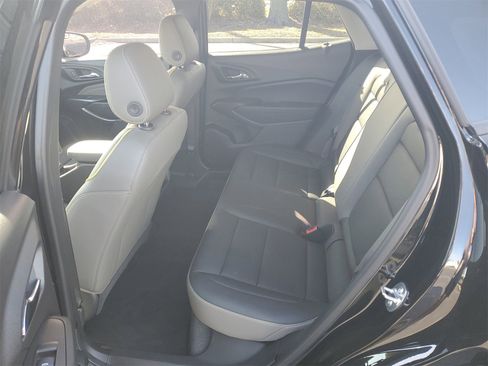 Used 2025 Chevrolet Trax ACTIV w/ Sunroof Package image 11