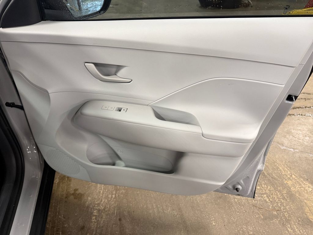 Used 2025 Hyundai Kona SEL AWD/4WD image 19