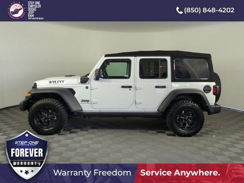 Used 2023 Jeep Wrangler Unlimited w/ Cold Weather Group AWD/4WD image 3