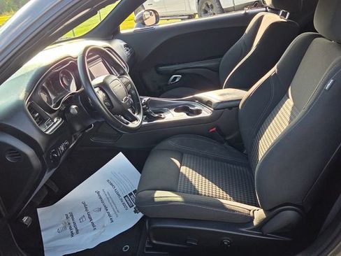 Used 2018 Dodge Challenger SXT RWD image 5