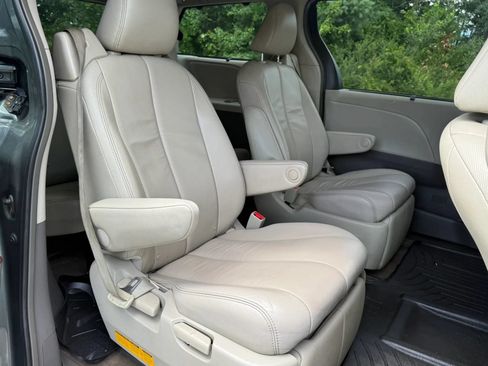 Used 2014 Toyota Sienna XLE AWD/4WD image 20