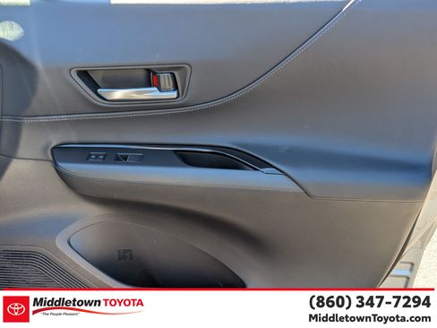 Used 2024 Toyota Venza LE AWD/4WD image 34