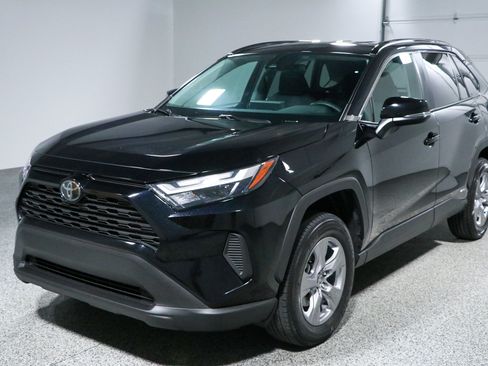 Used 2025 Toyota RAV4 XLE AWD/4WD image 29