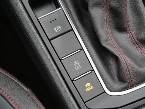 Certified 2025 Volkswagen Jetta GLI Autobahn image 28