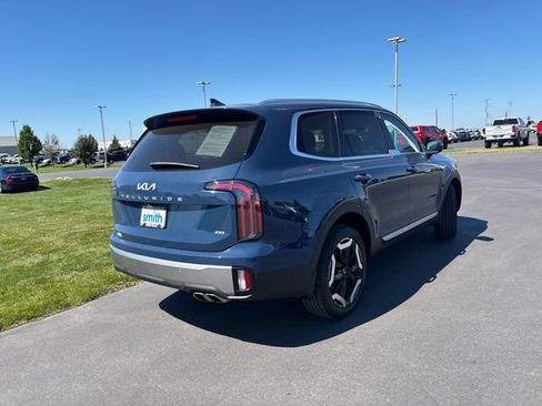 Used 2025 Kia Telluride EX w/ EX Captain's Chair Package AWD/4WD image 3