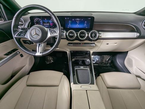 Used 2025 Mercedes-Benz GLB 250 image 11
