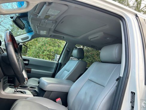 Used 2015 Toyota Sequoia Platinum image 30