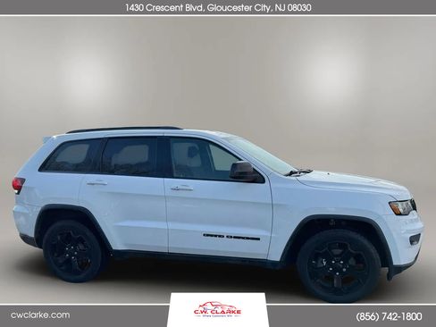 Used 2018 Jeep Grand Cherokee Laredo image 4
