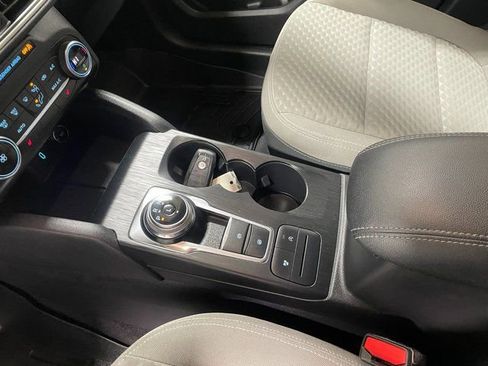 Used 2020 Ford Escape SE image 17