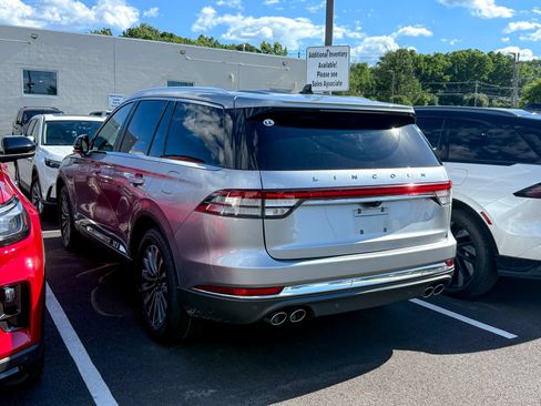 Used 2023 Lincoln Aviator AWD w/ Premium Package image 3