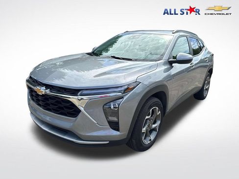 Used 2025 Chevrolet Trax LT w/ LT Convenience Package FWD image 1