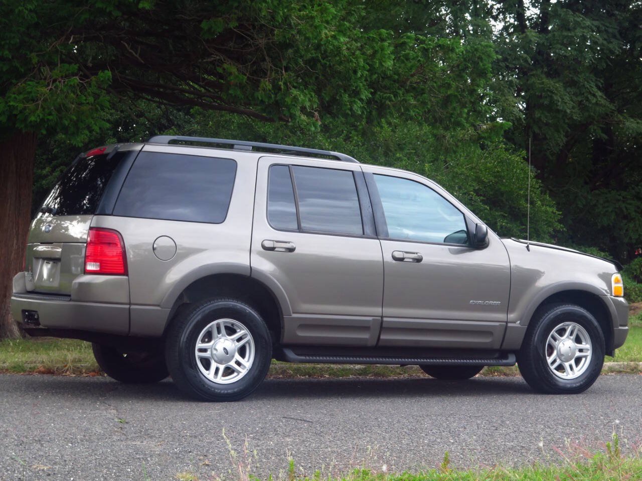 Used 2002 Ford Explorer XLT AWD/4WD image 4