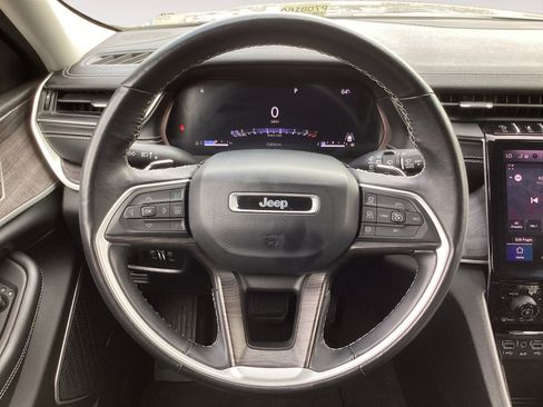 Used 2022 Jeep Grand Cherokee Limited image 18