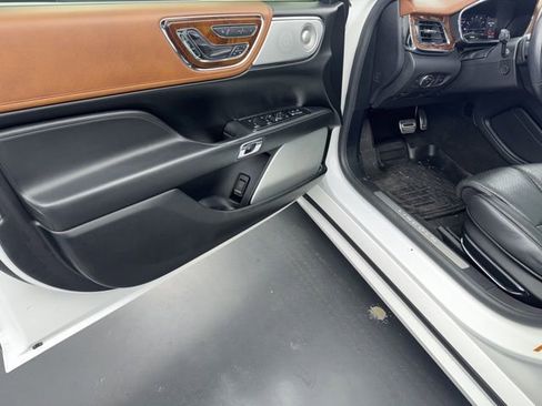 Used 2020 Lincoln Continental Black Label w/ Rear Seat Amenities Package image 31