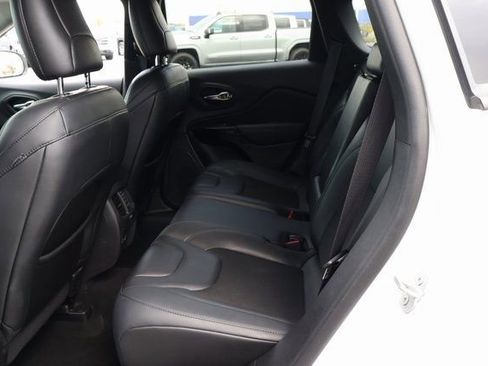 Used 2021 Jeep Cherokee Latitude Plus AWD/4WD image 12