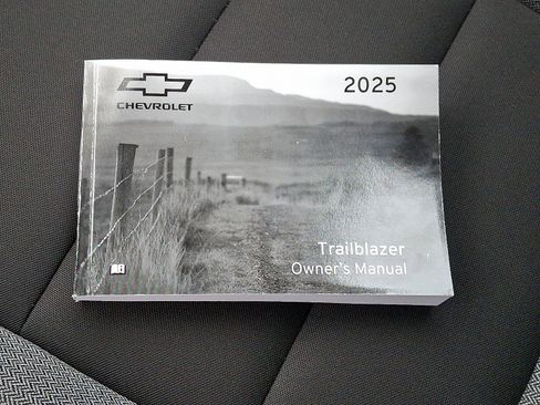 Used 2025 Chevrolet TrailBlazer LT image 26