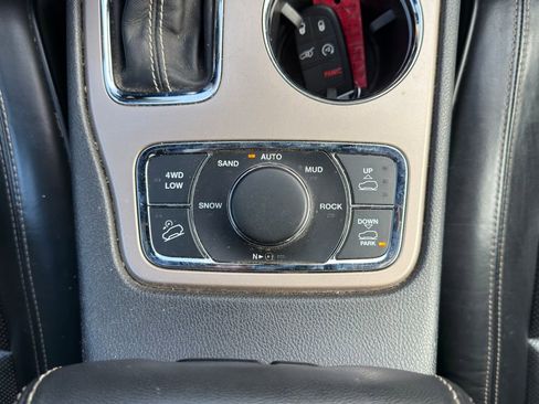 Used 2017 Jeep Grand Cherokee Overland w/ Jeep Active Safety Group AWD/4WD image 37